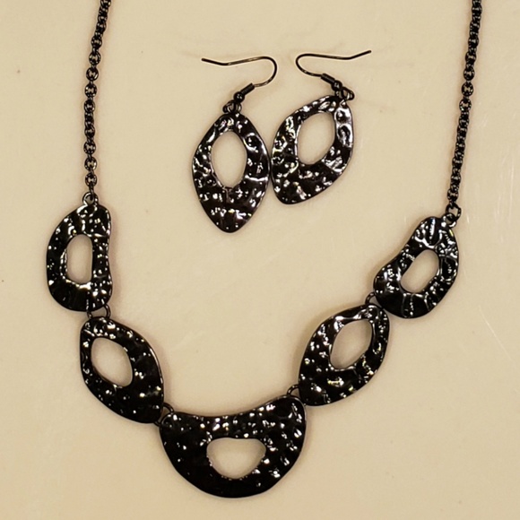 Black, Hammered Metal, Necklace and Earrings Set - Picture 6 of 8